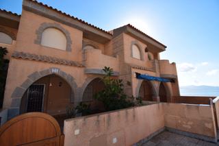 Reihenhaus in Playa del Galán. Dúplex con sótano privado en primera línea de playa