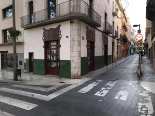 Lloguer Local Comercial a Centre. Local comercial emblemático en la rambla de figueres