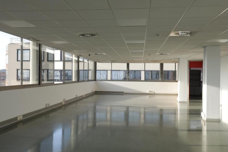 Foto 30a88a33-8db7-40c3-a6bd-5f16e94c103b. Miete büro in Mas Lluí - Els Miralls Sant Just Desvern