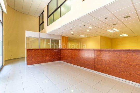 Foto 0441f5fb-9bf8-4a24-aebb-eeb3f6a5e746. Local comercial a Carretera de Roses-Fossos Figueres