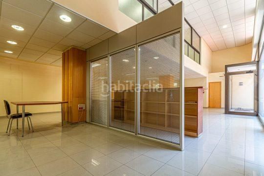 Foto 248d9360-6c19-44f8-bf16-8a616f94acac. Local comercial a Carretera de Roses-Fossos Figueres