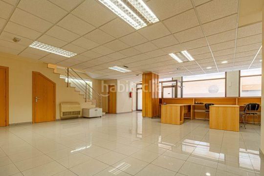 Foto 4ea251ad-774b-42b6-ab61-77667cf237c7. Local comercial a Carretera de Roses-Fossos Figueres