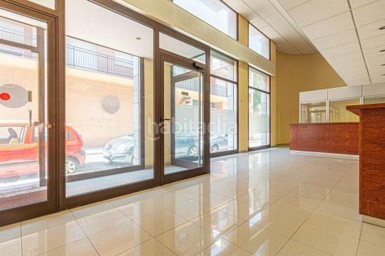 Foto cefc49aa-9d4b-4598-bde3-cf12fab41dfb. Local comercial a Carretera de Roses-Fossos Figueres