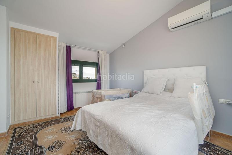 Foto 128fb25d-8b72-40e9-a846-933ef8dd6d4d. Casa adosada casa con jardín privado en Torroella de Fluvià