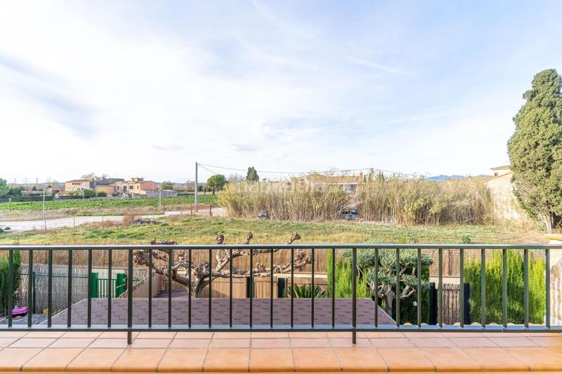 Foto 1331fa7c-69b7-4154-8d0b-e45fe3d42217. Casa adosada casa con jardín privado en Torroella de Fluvià
