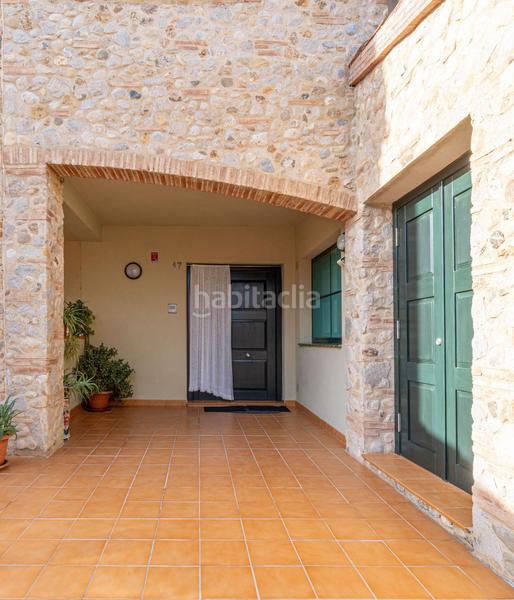 Foto 569139b9-f1df-456b-a397-08093dae4f97. Casa adosada casa con jardín privado en Torroella de Fluvià