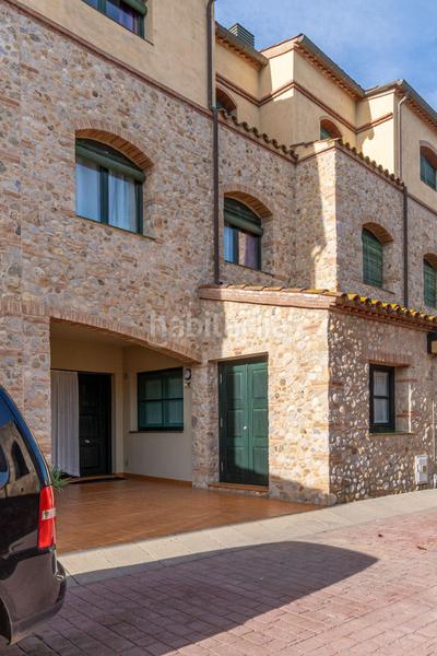 Foto 5b6386e6-674d-4c1e-83e4-e560ab47e848. Casa adosada casa con jardín privado en Torroella de Fluvià