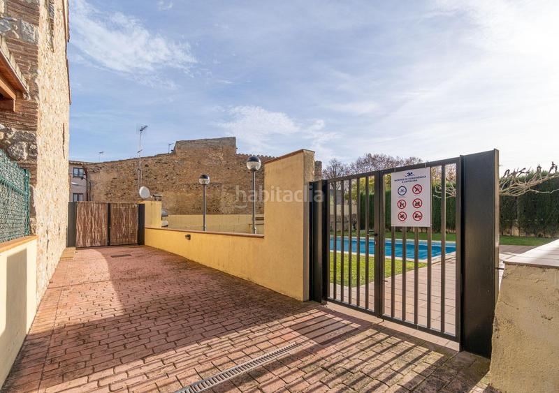 Foto b051b0f1-2c28-4c4a-8d8f-f7e4900038c2. Casa adosada casa con jardín privado en Torroella de Fluvià