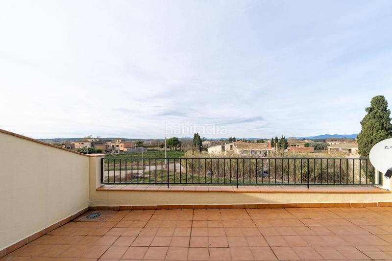 Foto e06fbf78-6b65-4e56-b7f3-bc63bec2f7ff. Casa adosada casa con jardín privado en Torroella de Fluvià