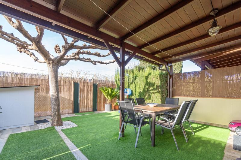Foto f877c5b9-defa-4290-8b84-983517a33199. Casa adosada casa con jardín privado en Torroella de Fluvià