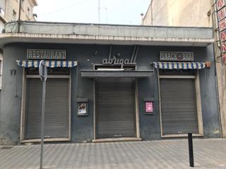 Local Comercial a Centre. Local comercial con derecho de vuelo en la calle monturiol