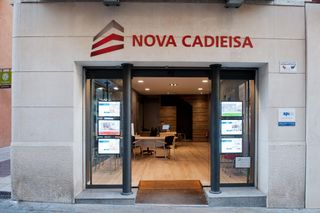 Business premise in Carrer Besalú 12