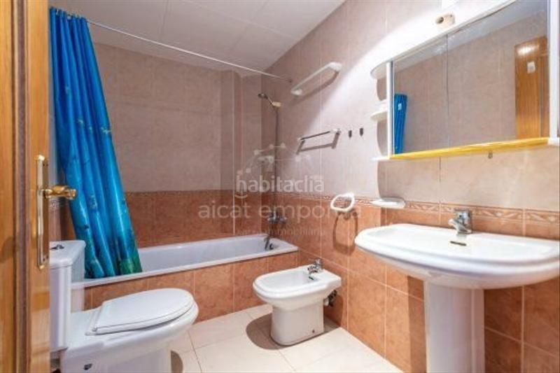 Foto 0d608b48-6aef-4c45-bedc-d63bacadbbcb. Reihenhaus mit heizung in Centre Roses