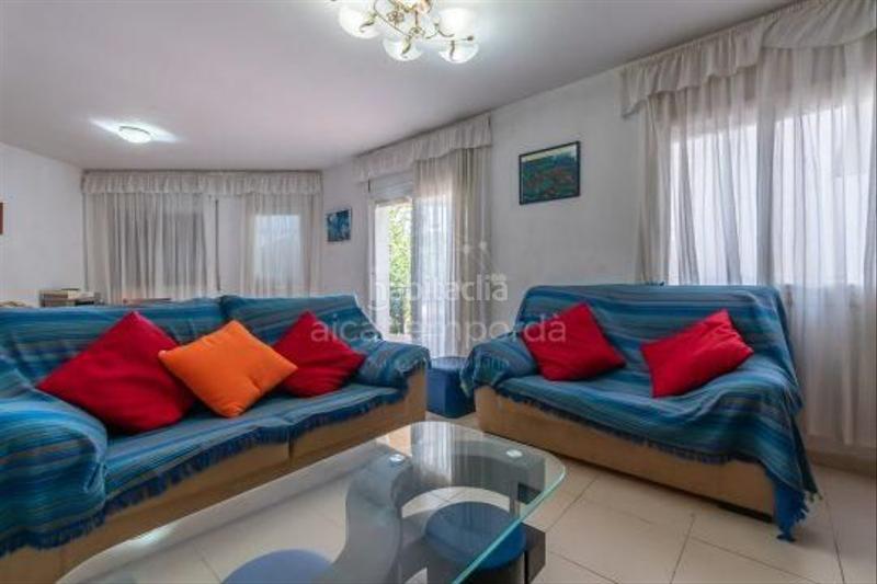 Foto 74bb2fb6-73b9-4853-b162-23a9630307ee. Reihenhaus mit heizung in Centre Roses