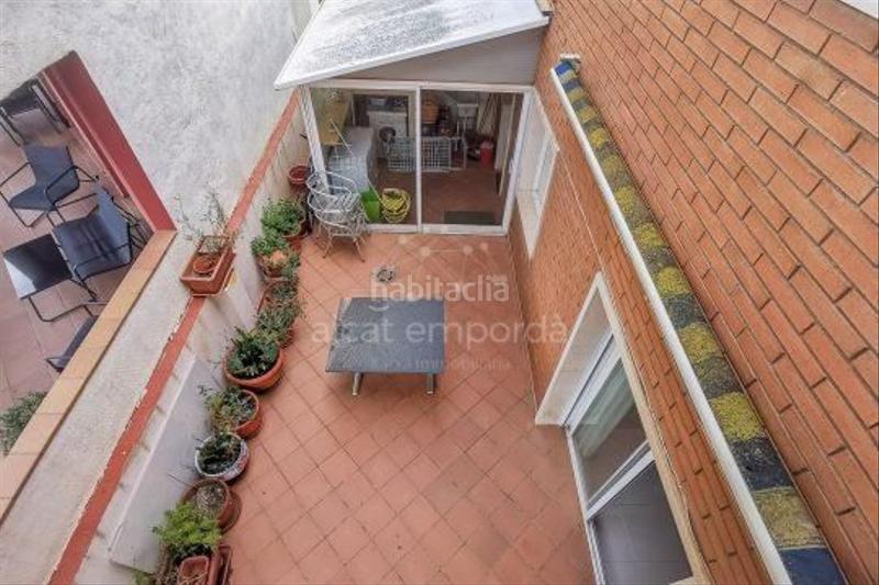 Foto 793224ce-5516-4a2e-a36d-4a9295342d45. Reihenhaus mit heizung in Centre Roses