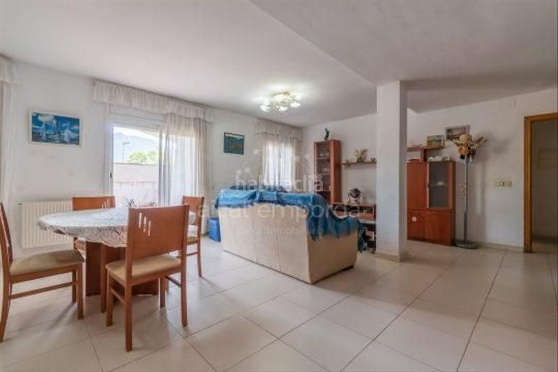 Foto a00e0bd9-5d6e-4ddd-853f-0dab81ec7fbf. Reihenhaus mit heizung in Centre Roses