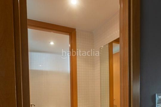 Foto 6870516d-74fc-49a7-8585-8dbf0781f369. Casa adossada amb calefacció aparcament a Carretera de Roses-Fossos Figueres