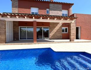 Casa a Sant Pere Pescador. Excellent casa amb piscina privada en una zona molt tranquil  la