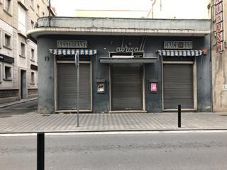 Geschäftsraum in Centre. Local comercial con derecho de sobreelevación en la calle montur