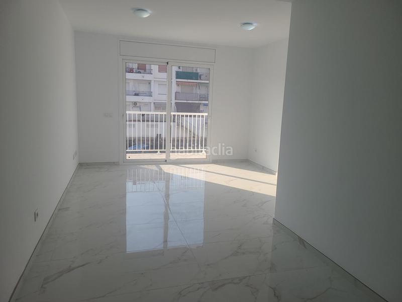 Foto c6fd6af7-13d3-4fed-9750-6cb861376151. Casa  de obra nueva con amarre y vistas al canal en Empuriabrava