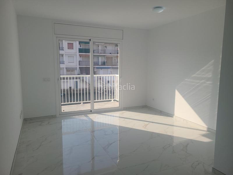Foto f5356397-fdc9-46f2-a358-000e2aa22192. Casa  de obra nueva con amarre y vistas al canal en Empuriabrava