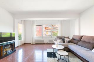 Appartement dans Creu de la M. En la plaza creu de la m. alquilado hasta febrero de 2028.