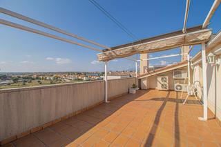 Ático en Poble Nou-Olivar Gran. Dúplex situado en la zona de la creu de la mà