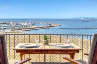 Ático en Centre. Atico en primera linea de mar. avda de rhode