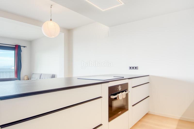 Foto e7aa1103-f50f-469b-aa94-b8f7d46a4e04. Àtic amb calefacció a Centre Roses