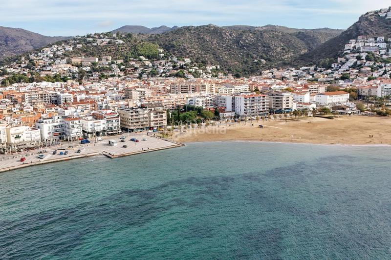 Foto f0bde159-f4cc-49a2-adb4-4959584342a7. Àtic amb calefacció a Centre Roses