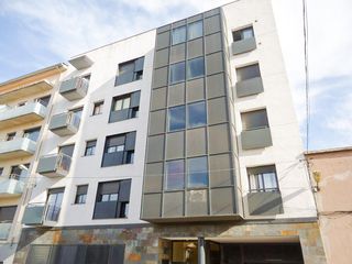 Piso  Carrer  torres i bages. 3 habitaciones y plaza de parquing torres i bages en figueres