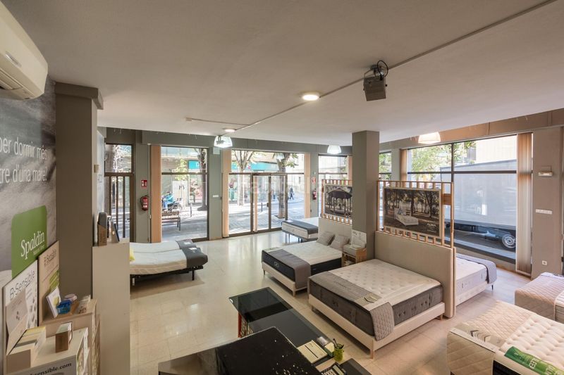 Foto c46ed93d-5547-4c83-ae70-96e56ea2ffcd. Local comercial a Centre Figueres