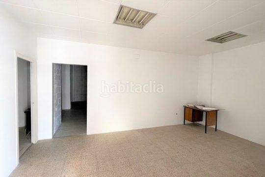 Foto 2141207b-84c0-45dd-b02b-56a3a027db7e. Local comercial a Centre Figueres