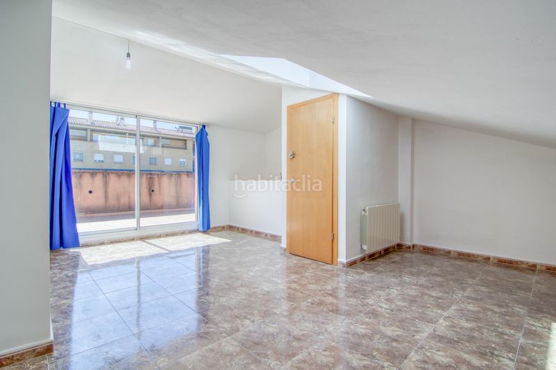 Foto 1aff1c9c-3117-4da9-849c-c733927b0323. Casa adossada amb calefacció aparcament a Poble Nou-Olivar Gran Figueres