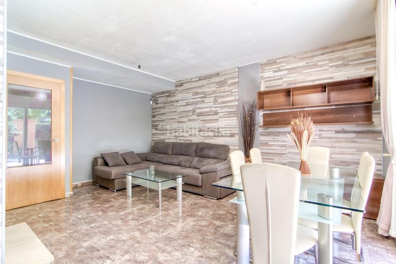 Foto 4b1cf12e-23a3-43a5-be24-621b1dd0c045. Casa adossada amb calefacció aparcament a Poble Nou-Olivar Gran Figueres
