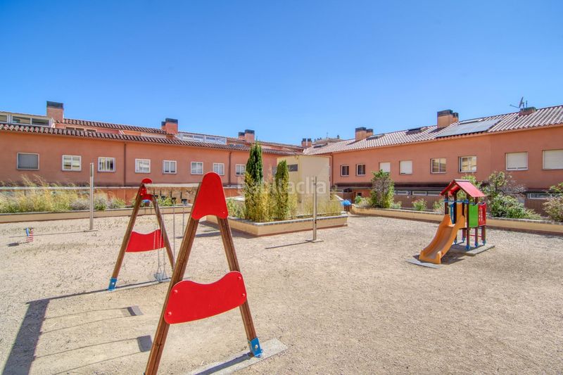 Foto dc9ffca0-6432-4aa6-aaac-f0cebe8eb44b. Casa adossada amb calefacció aparcament a Poble Nou-Olivar Gran Figueres
