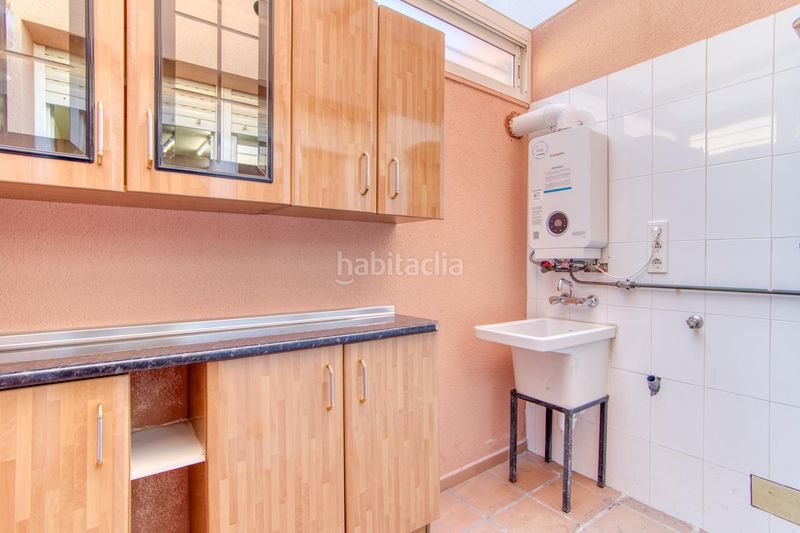 Foto e9870403-b501-481b-9eb9-0c54d0af708f. Casa adossada amb calefacció aparcament a Poble Nou-Olivar Gran Figueres