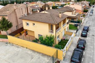 Casa adosada en Vilafant. Vilafant una casa esquinera con jard�n, terraza y espacio para d