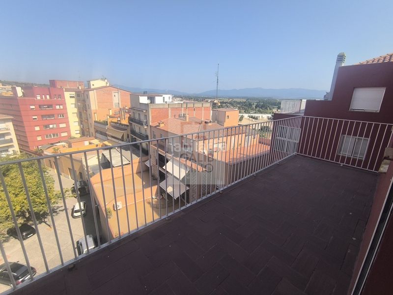 Foto 82511e22-196c-46d7-a686-2f526d0c933a. Àtic amb calefacció a Eixample-Horta Capallera Figueres