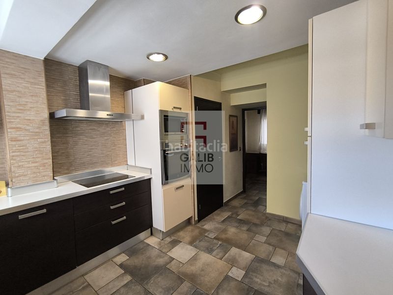 Foto 75598d40-4fc1-47d9-9da3-ed13294b31da. Pis amb calefacció aparcament a Centre Figueres