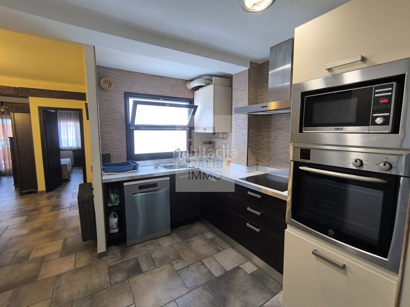 Foto cc95e45a-09df-4332-9015-418c35373e1c. Pis amb calefacció aparcament a Centre Figueres