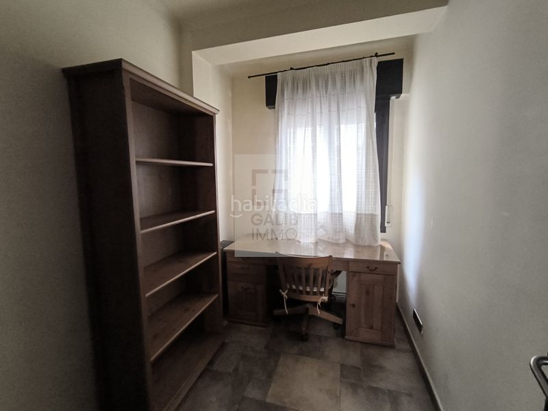 Foto ceca9cbf-a346-4ad9-a35e-b376361c40fa. Pis amb calefacció aparcament a Centre Figueres