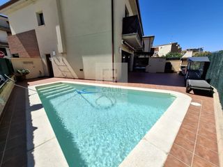 Casa bifamiliare in Vila-sacra