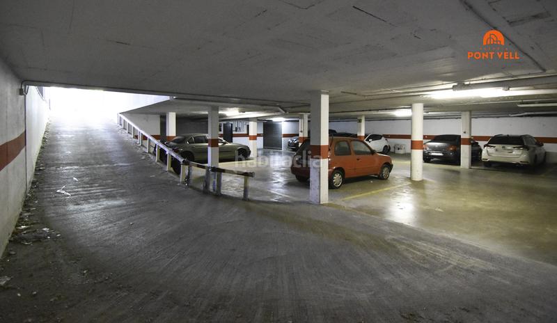 Foto 7ed9a486-1c49-4002-b751-c67aa5d02f2c. Parking coche en Bisbal d´Empordà (La)