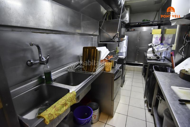 Foto ccc5d698-7377-4955-8698-20aa423f177c. Traspàs local comercial a Bisbal d´Empordà (La)