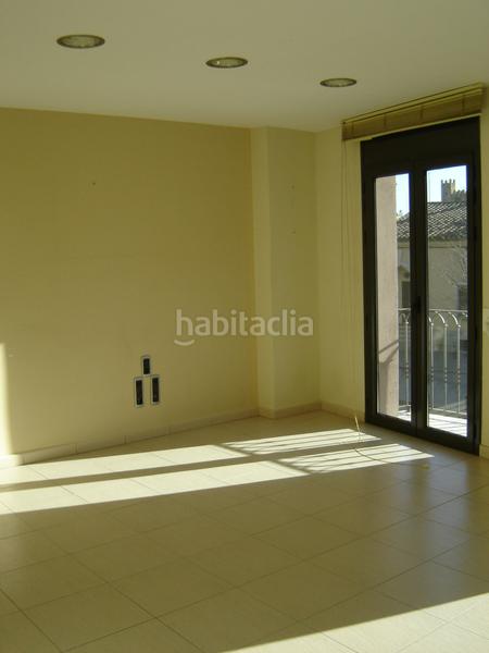 Foto 0fd4ffcd-d5c4-4721-bbfa-9476d45038fe. Lloguer oficina amb calefacció a Bisbal d´Empordà (La)