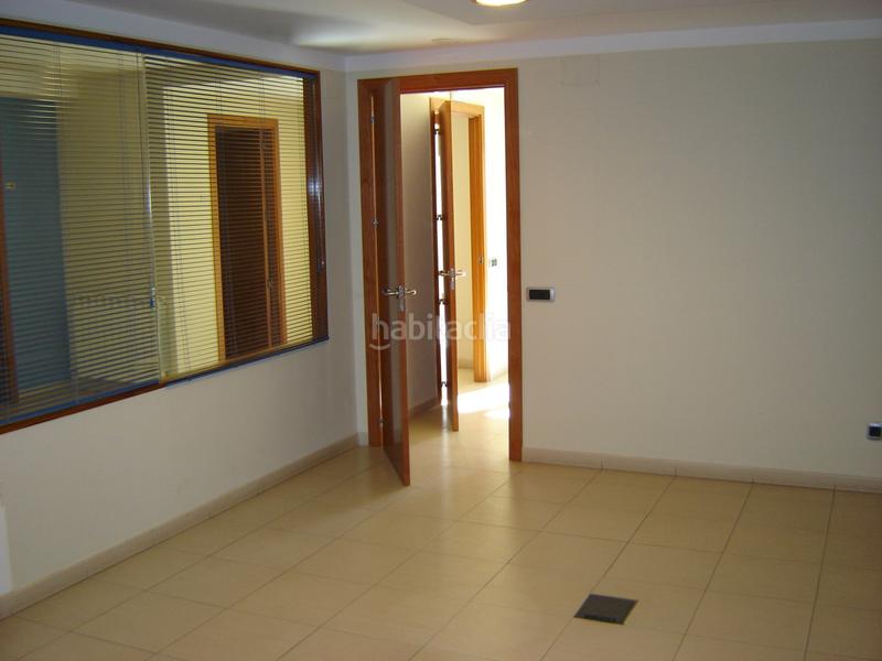 Foto 739ba39d-da37-42e6-8a84-1d52da236a4e. Lloguer oficina amb calefacció a Bisbal d´Empordà (La)