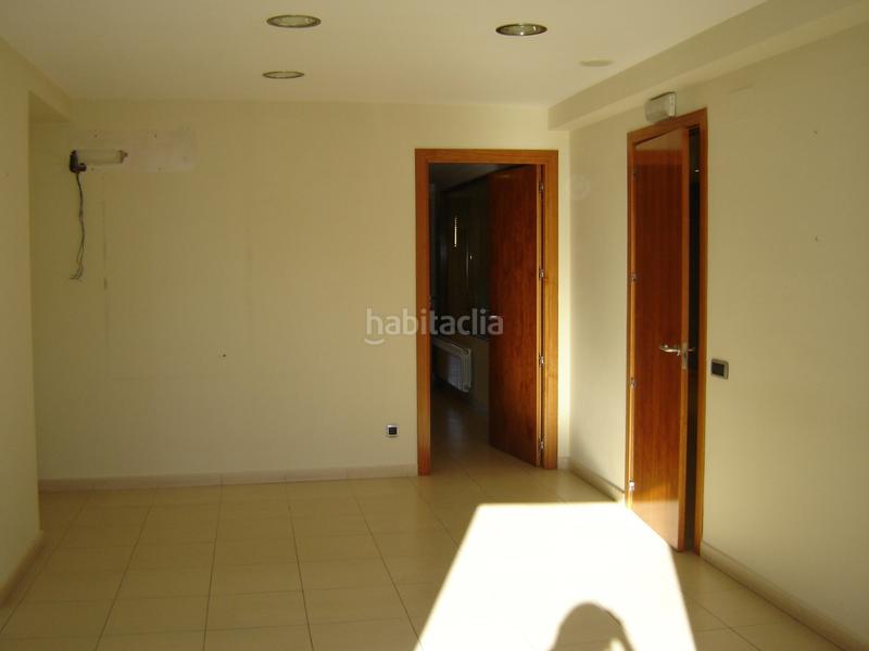 Foto 746cbf23-1aa2-4fe6-be26-4fab09dfe8cf. Lloguer oficina amb calefacció a Bisbal d´Empordà (La)