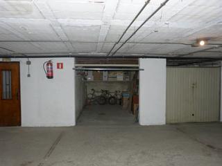 Aparcament cotxe a Bisbal d´Empordà (La)