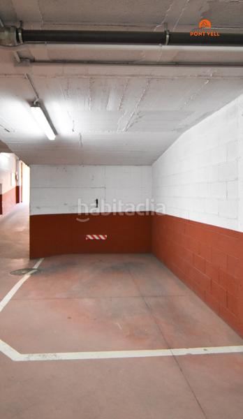 Foto 415418cf-b6fa-41b8-9572-4a0e49c53f4f. Aparcament cotxe a Bisbal d´Empordà (La)